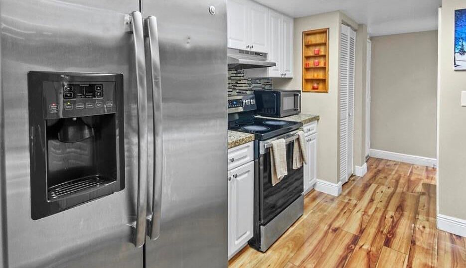 1st image of 7507 Greenlake Way #1