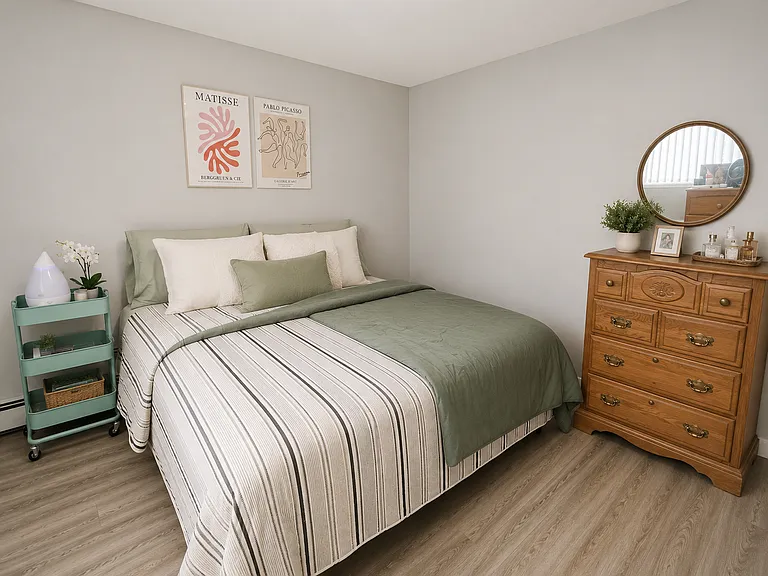 526 Packard St — Photo 3