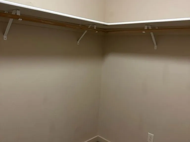 923 Saxon Way — Photo 6