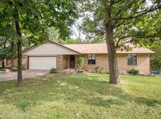 2207 N Vine Ln, Springdale, AR 72762