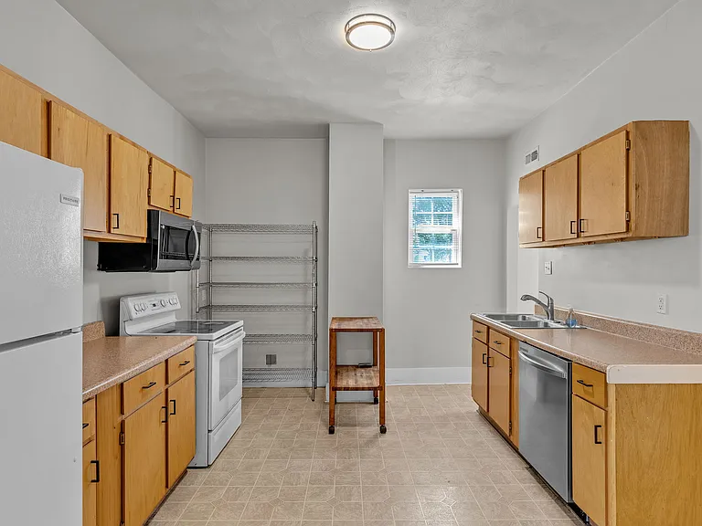 1359 W 40th St — Photo 13