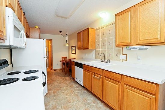 Galley kitchen, brkfst nook