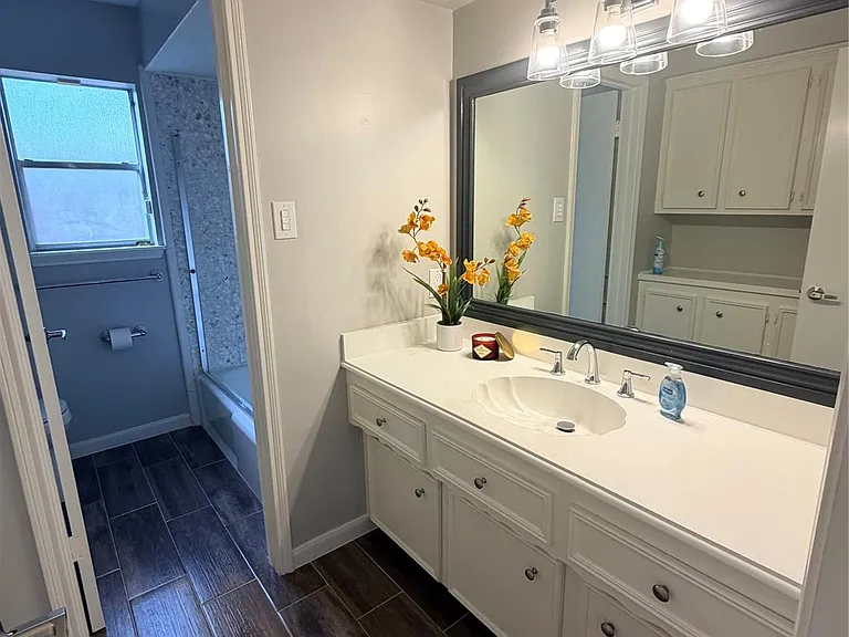 7846 Bankside Dr — Photo 17