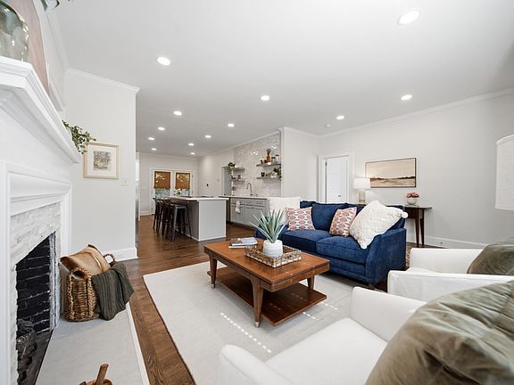4th image of 518 Maple St