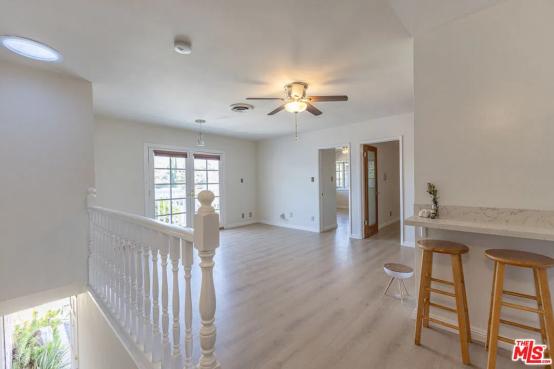 3 bed, 2.0 bath, 1260 sqft, $3,800 — Photo 4