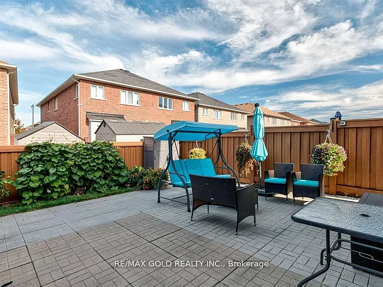 471 Meadowridge Ct — Photo 37