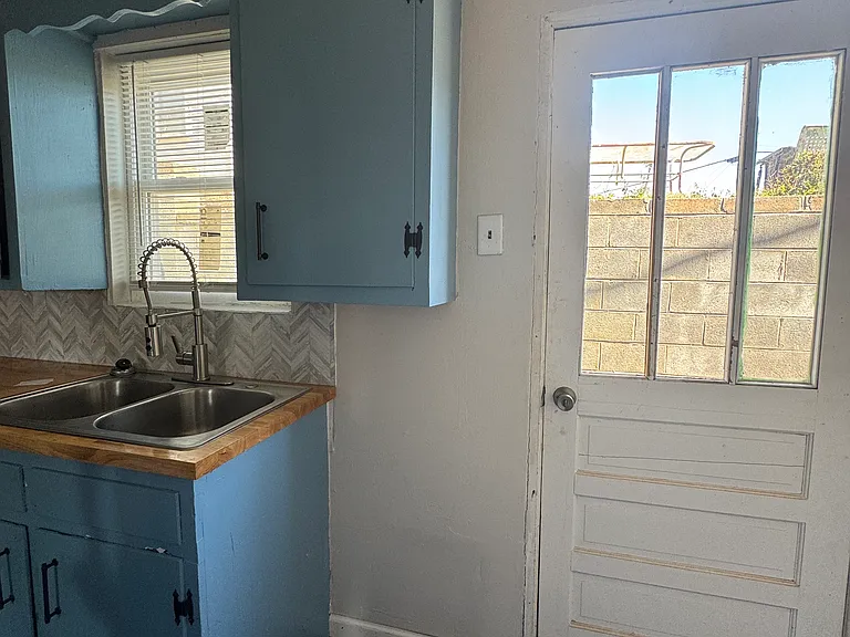 832 Smith St #1-4 — Photo 5