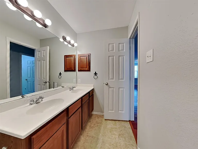 527 Laurel Ln — Photo 26