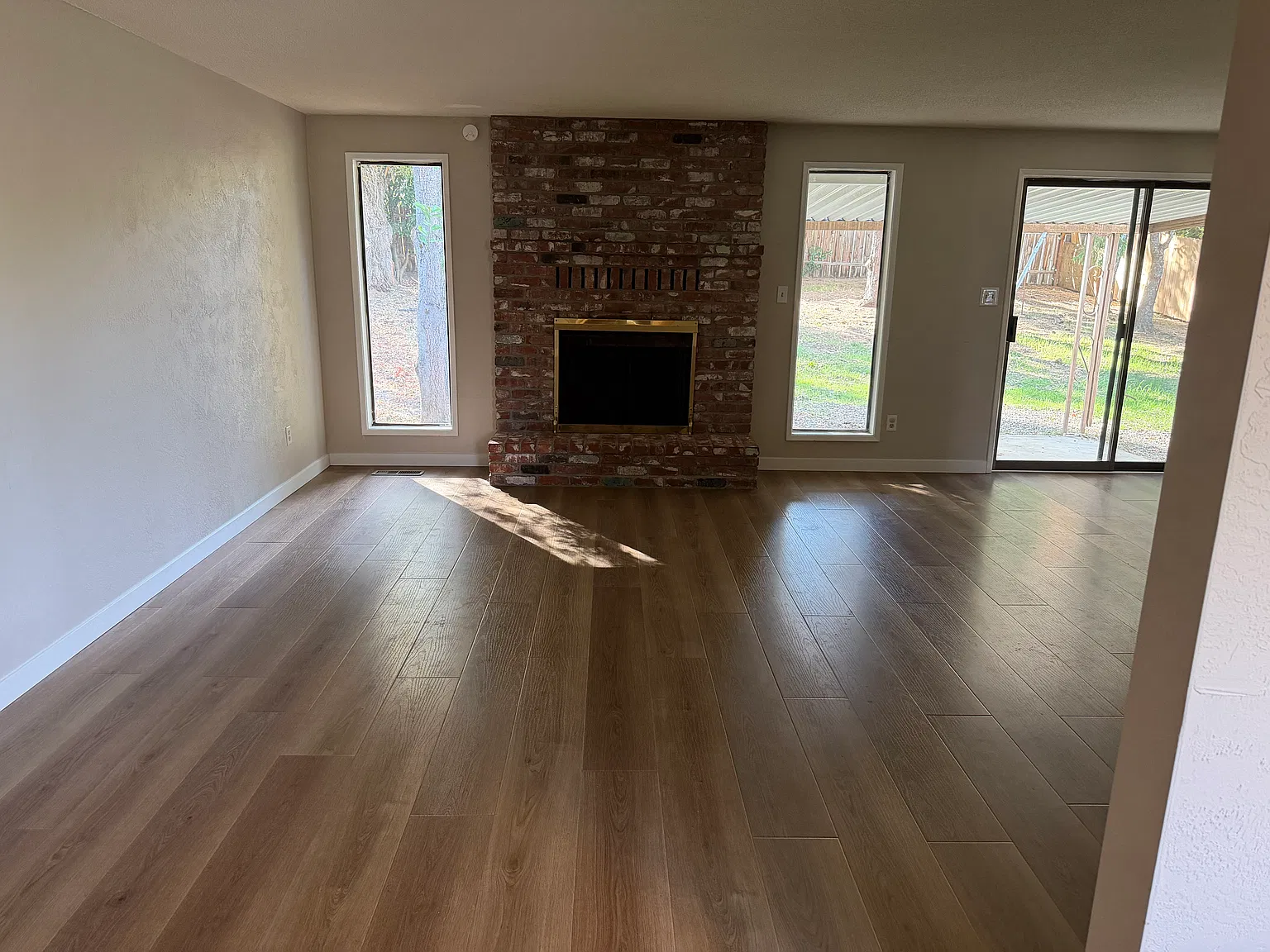 3 bed, 1285 sqft, $2,100 — Photo 3