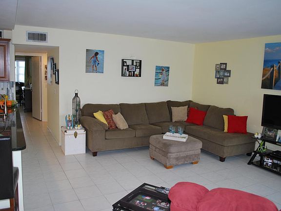 5th image of 402 Greenbrier Cir