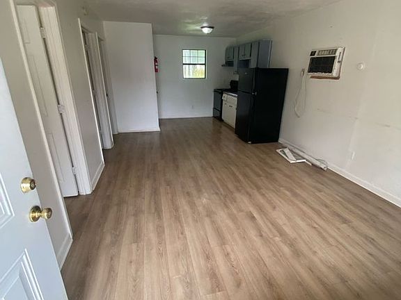4th image of 106 S Smith St #103-27