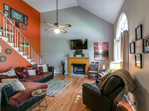 4th image of 639 E Glenridge Ln