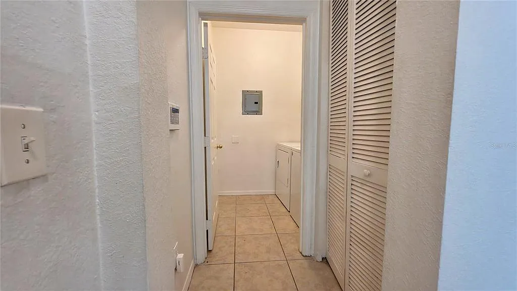 3 bed, 2.0 bath, 1336 sqft, $1,995 — Photo 4