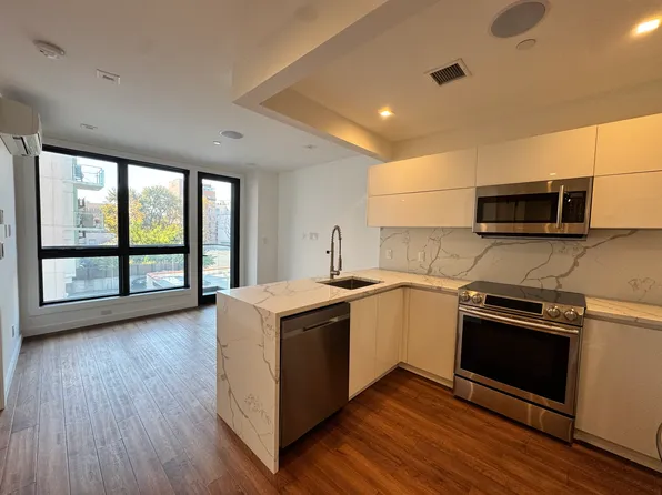 27-04 Astoria Boulevard image 5 of 15