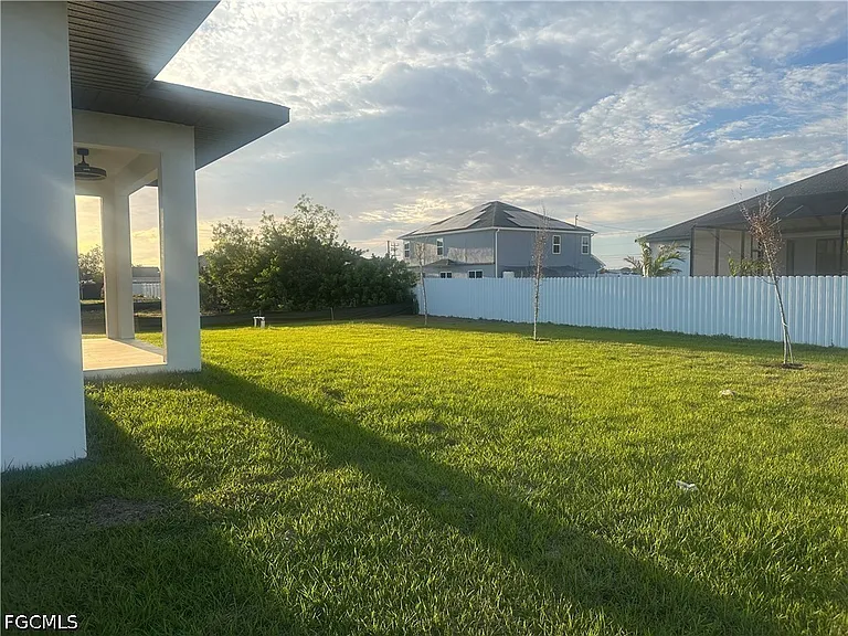 2801 SW Embers Ter — Photo 3