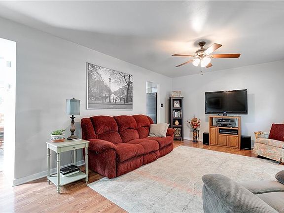 4th image of 1923 Bridgewater Dr
