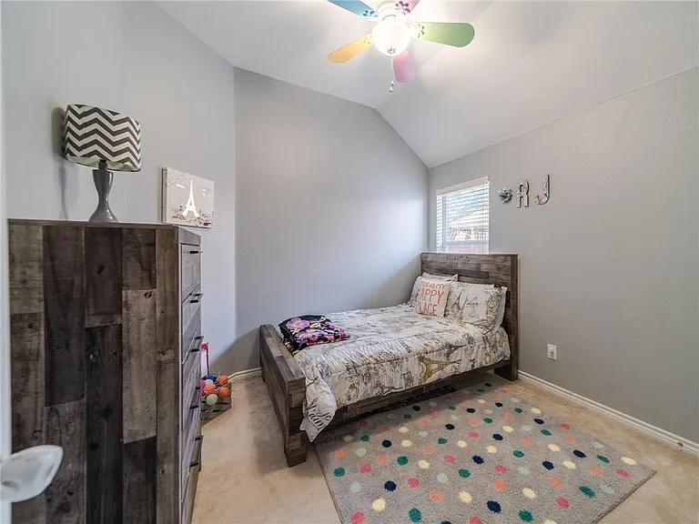 8574 Robertson Dr — Photo 10