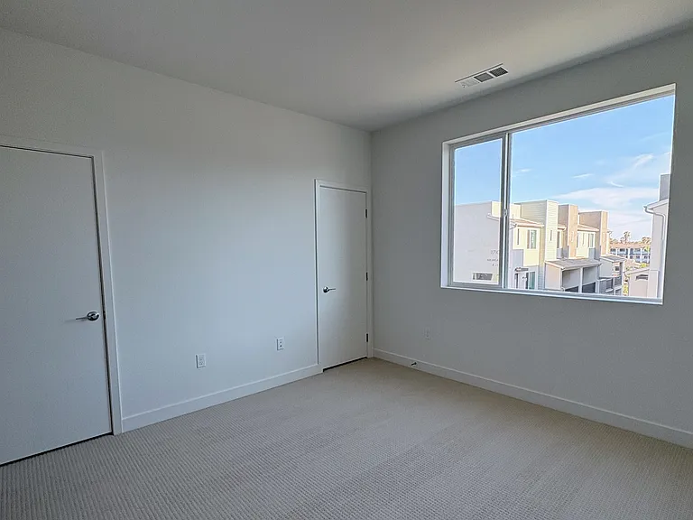 Master Bedroom (with dual walk-in closets)