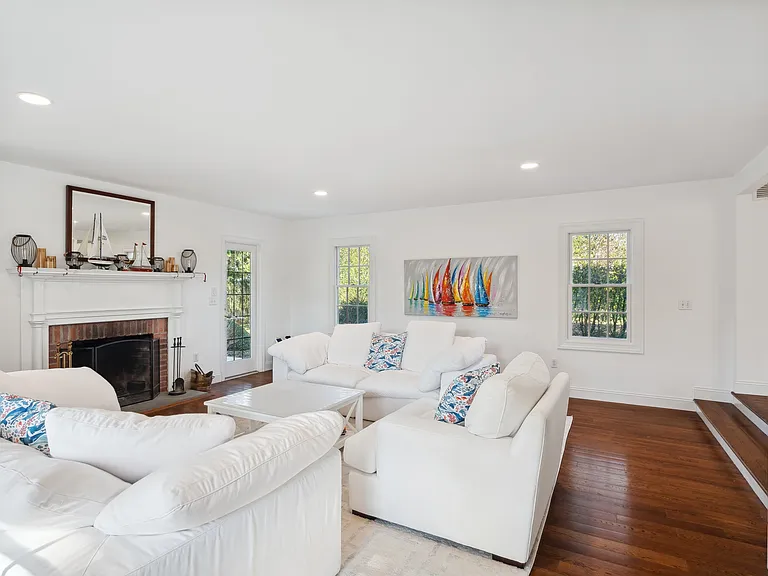 215 Windmill Ln — Photo 8