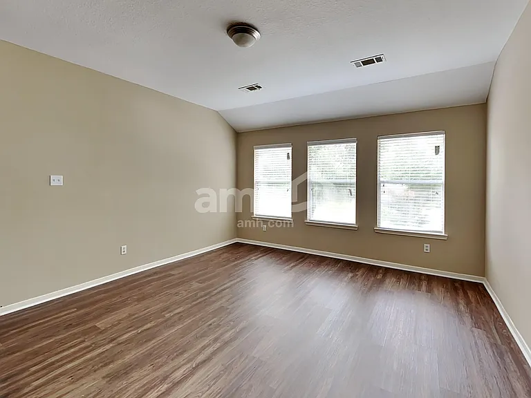 2306 Hollyfield Ln — Photo 16