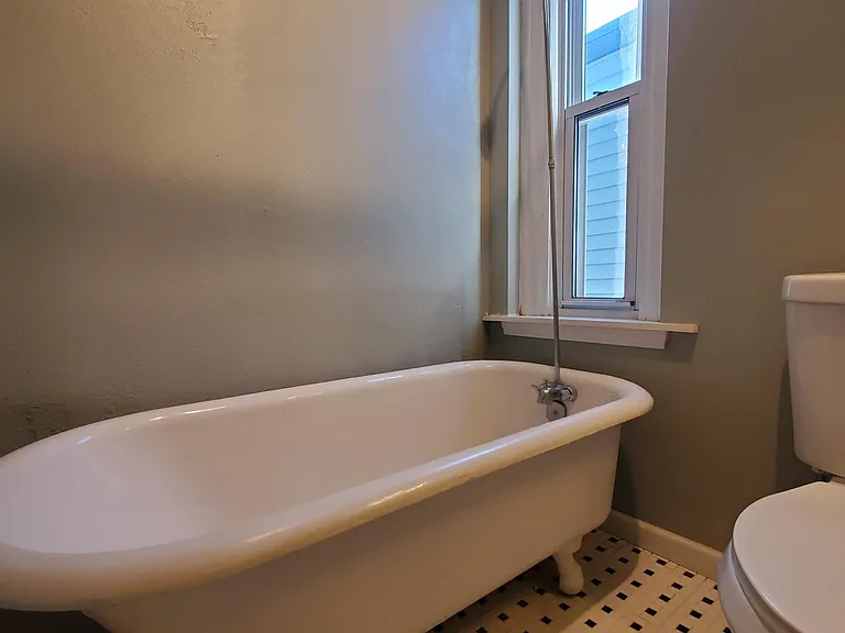 1413 Porterfield St — Photo 12