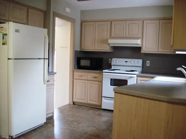 21364 Seabury Ave, Fairview Park, OH 44126