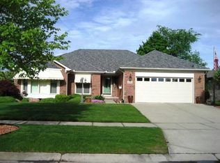48496 Thorncroft Dr, Macomb, MI