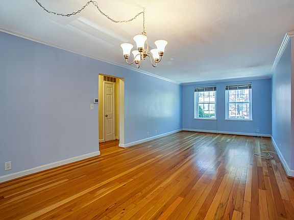 3rd image of 3071 S Buchanan St APT A2