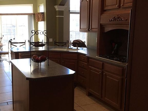 5th image of 304 S Wintergreen Dr