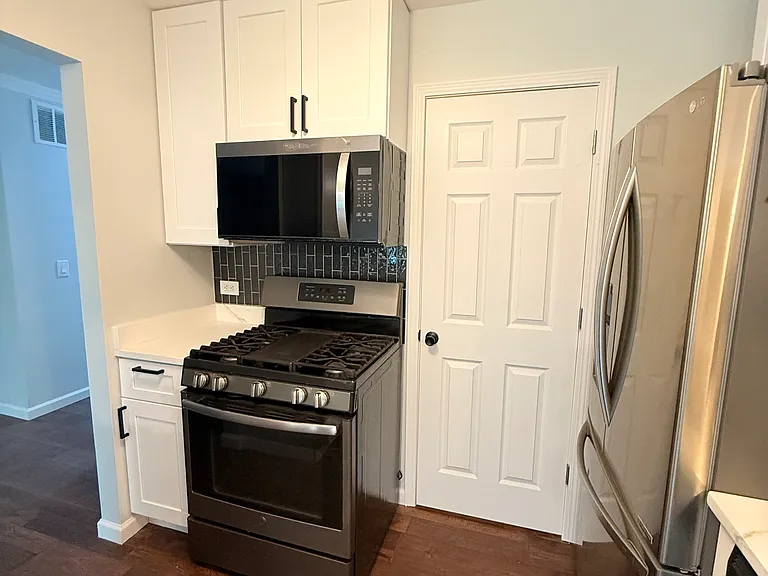 Sandhurst Ct — Photo 3
