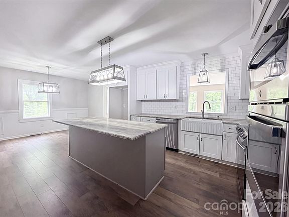 2nd image of 706 Crescent Dr
