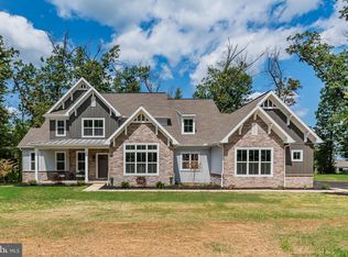 1 Barnitz Woods Dr, Mount Holly Springs, PA 17065