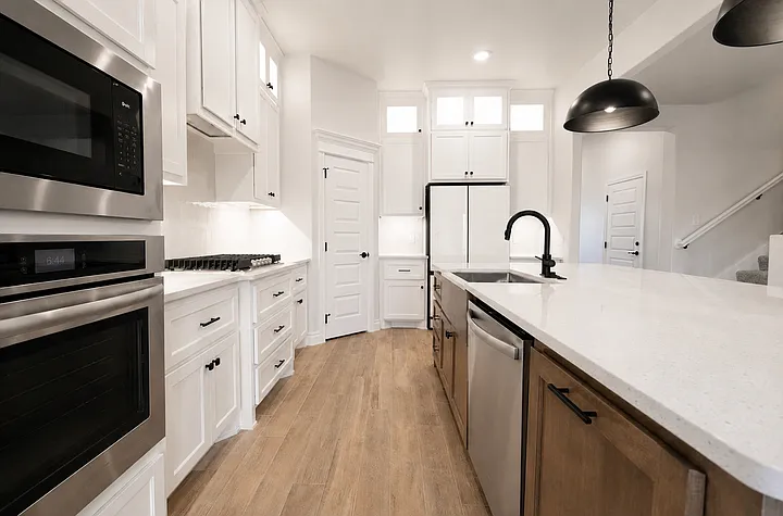 8309 Mountain Oak Dr — Photo 2