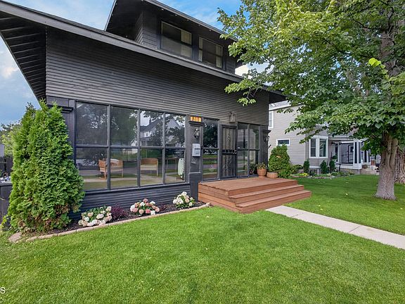 2nd image of 811 1st Ave E