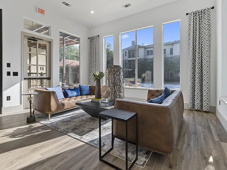 Oakville Apartments — Photo 6