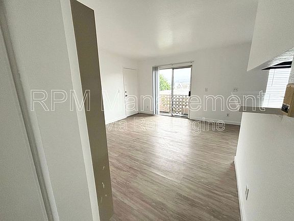 5th image of 530 N Ardmore Ave APT 202