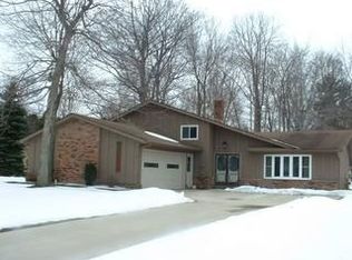 4480 Dogwood Trl, North Olmsted, OH 44070