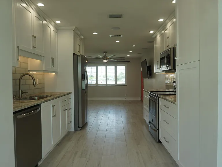1 Seaside Dr — Photo 2