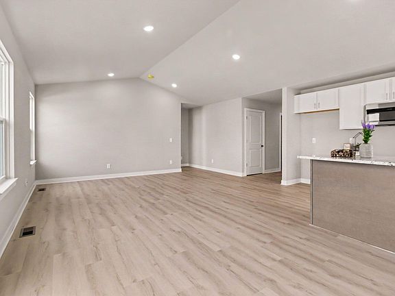 5th image of 791 Reagan Ln