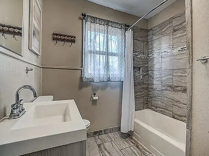 1011 Lombrano St — Photo 12