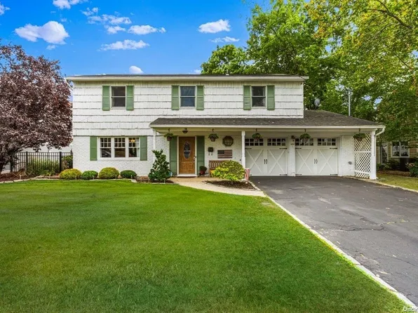 18 Hilary Drive, Bayville, NY 11709