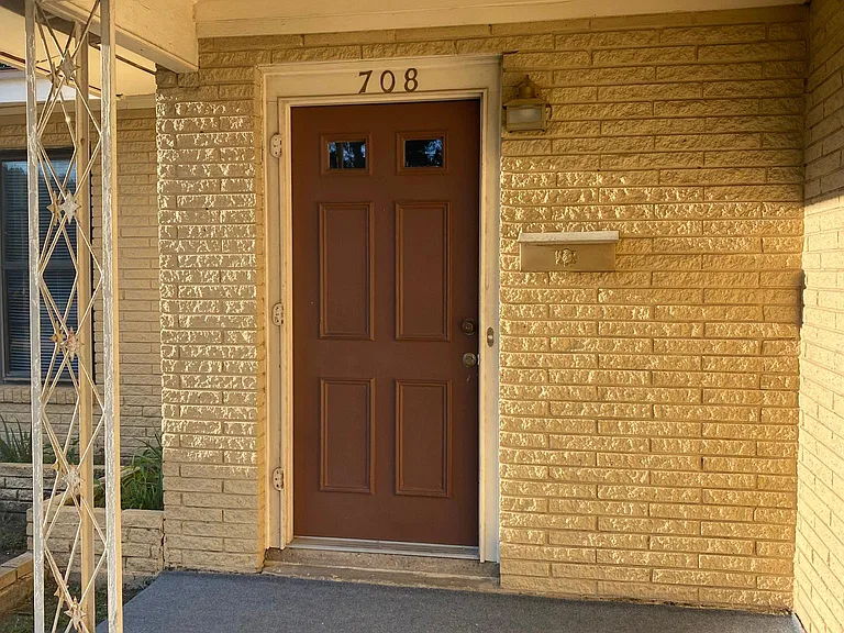 708 E Airline Rd — Photo 2