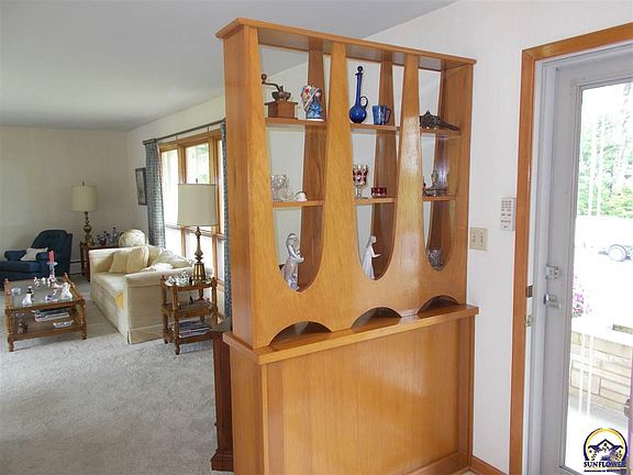 4th image of 909 Oxford Dr