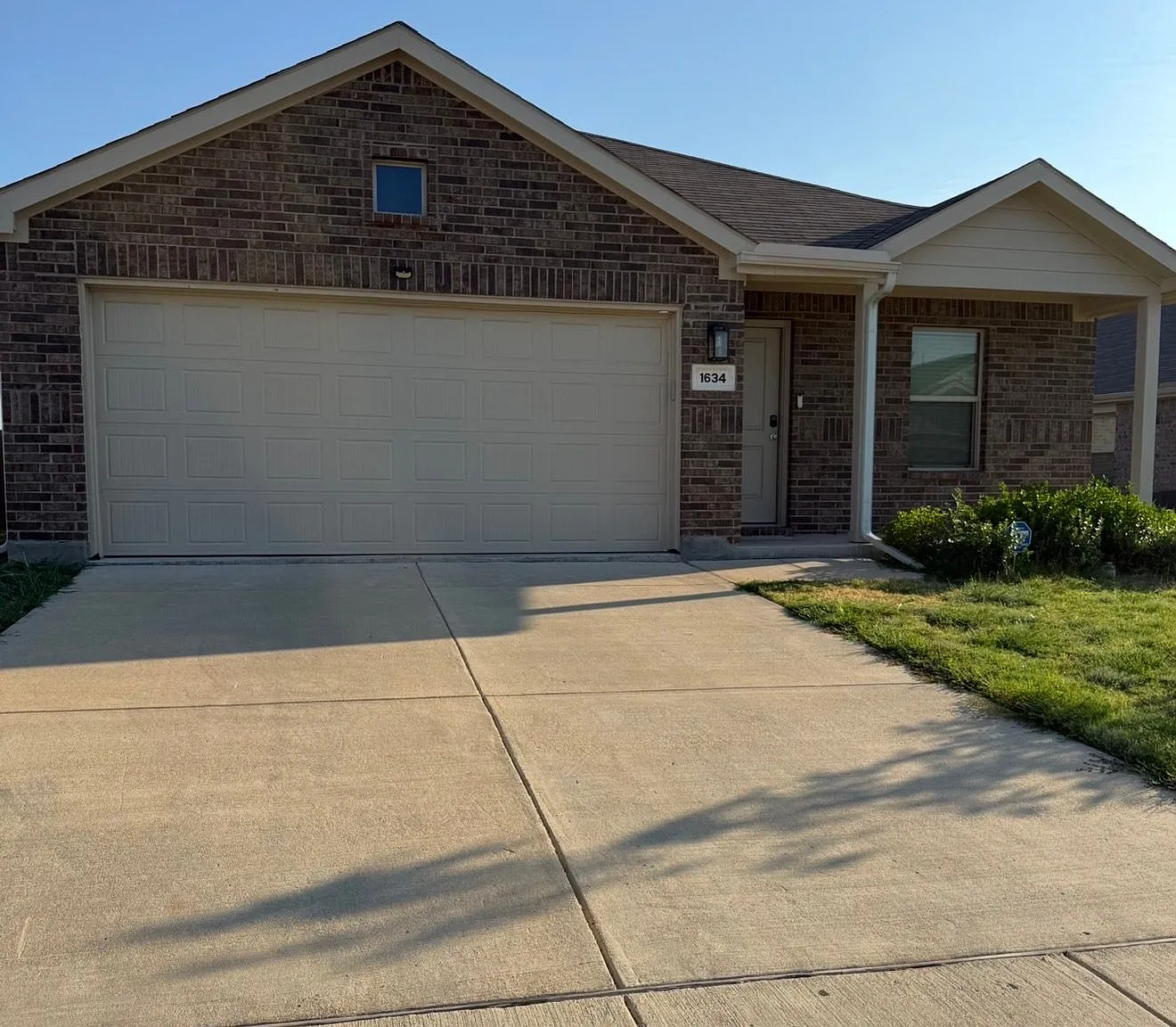 3 bed, 2.0 bath, 1474 sqft, $2,275 — Photo 1