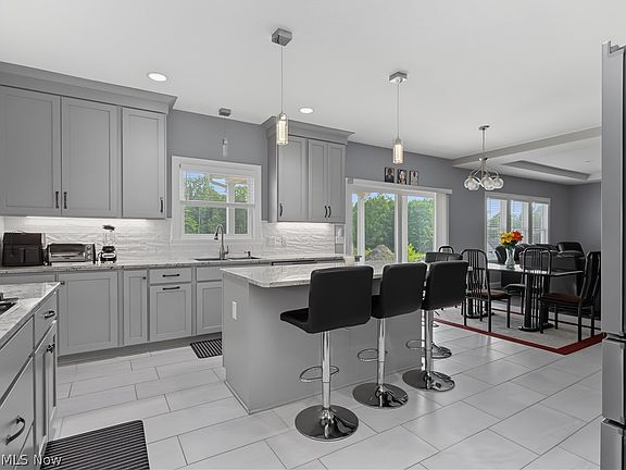 4th image of 6385 Meander Glen Dr