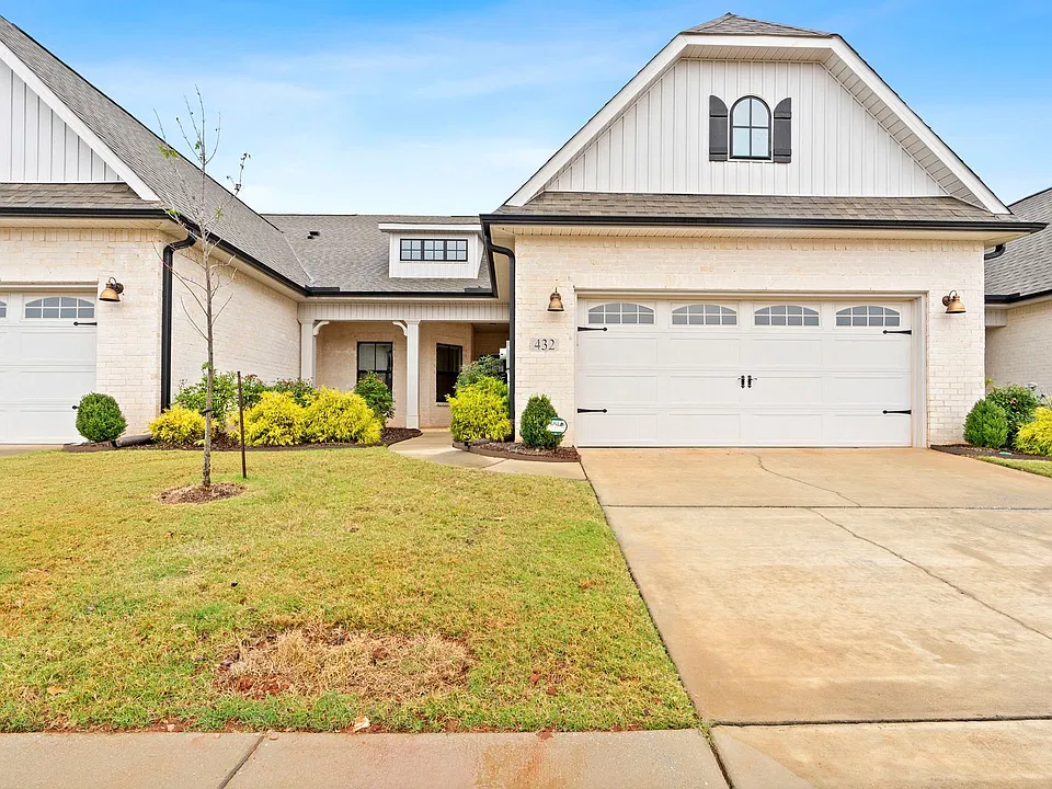 432 Ripple Lake Dr SW