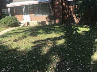 2162 Vernier Rd, Grosse Pointe Woods, MI 48236