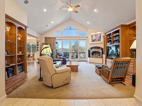 4th image of 16096 Parkridge Ave