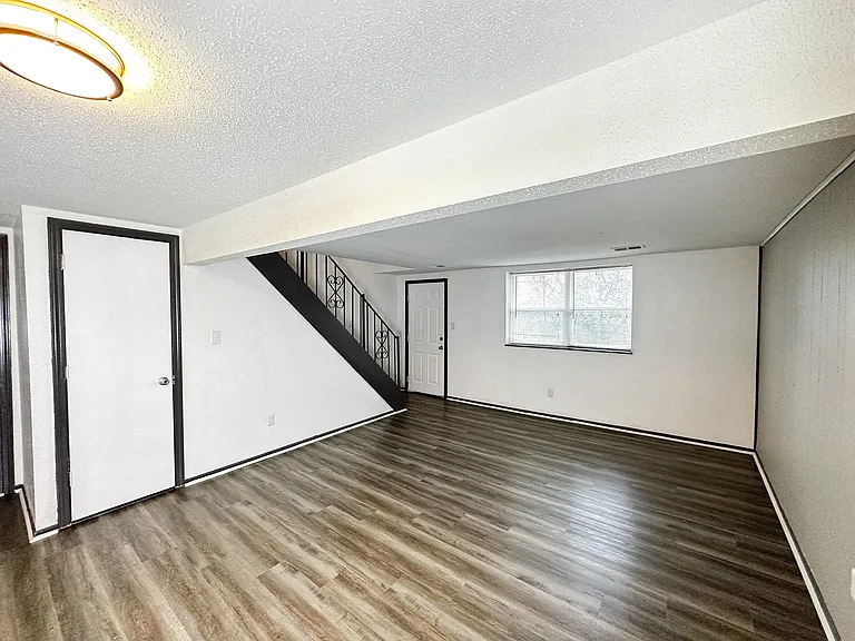 Kingsridge East Apartments — Photo 17