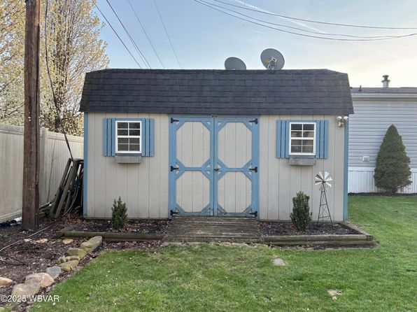 38 Locust St, Mill Hall, PA 17751